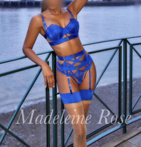 Exclusive Midlands Mature Outcall Courtesan